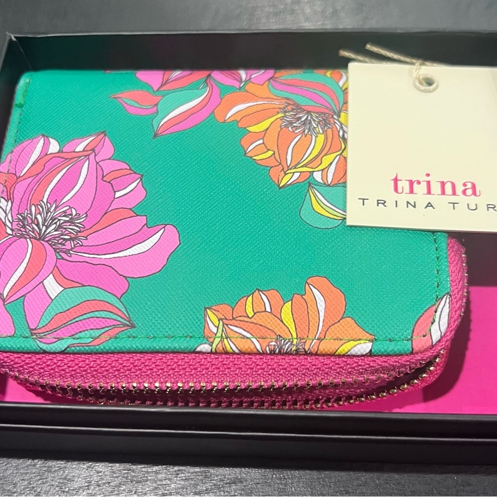 NWT Trina Turk Green and Pink Floral Women's Wallet